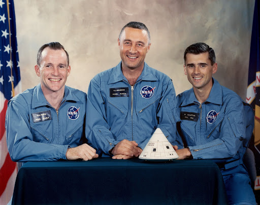 L'équipage d'AS-204 (Apollo 1)
Virgil "Gus" Grissom.
Edward H. White II.
Roger B. Chaffee.