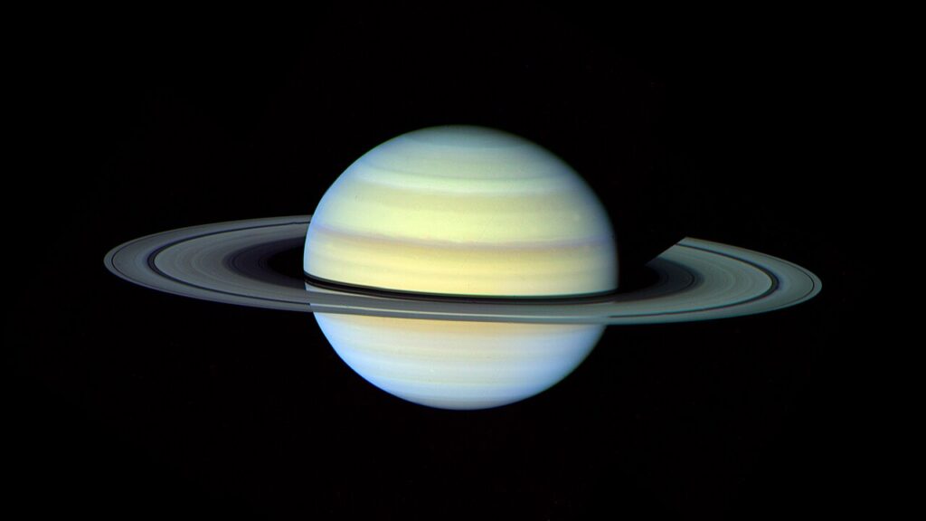 Saturne vue par Voyager 1